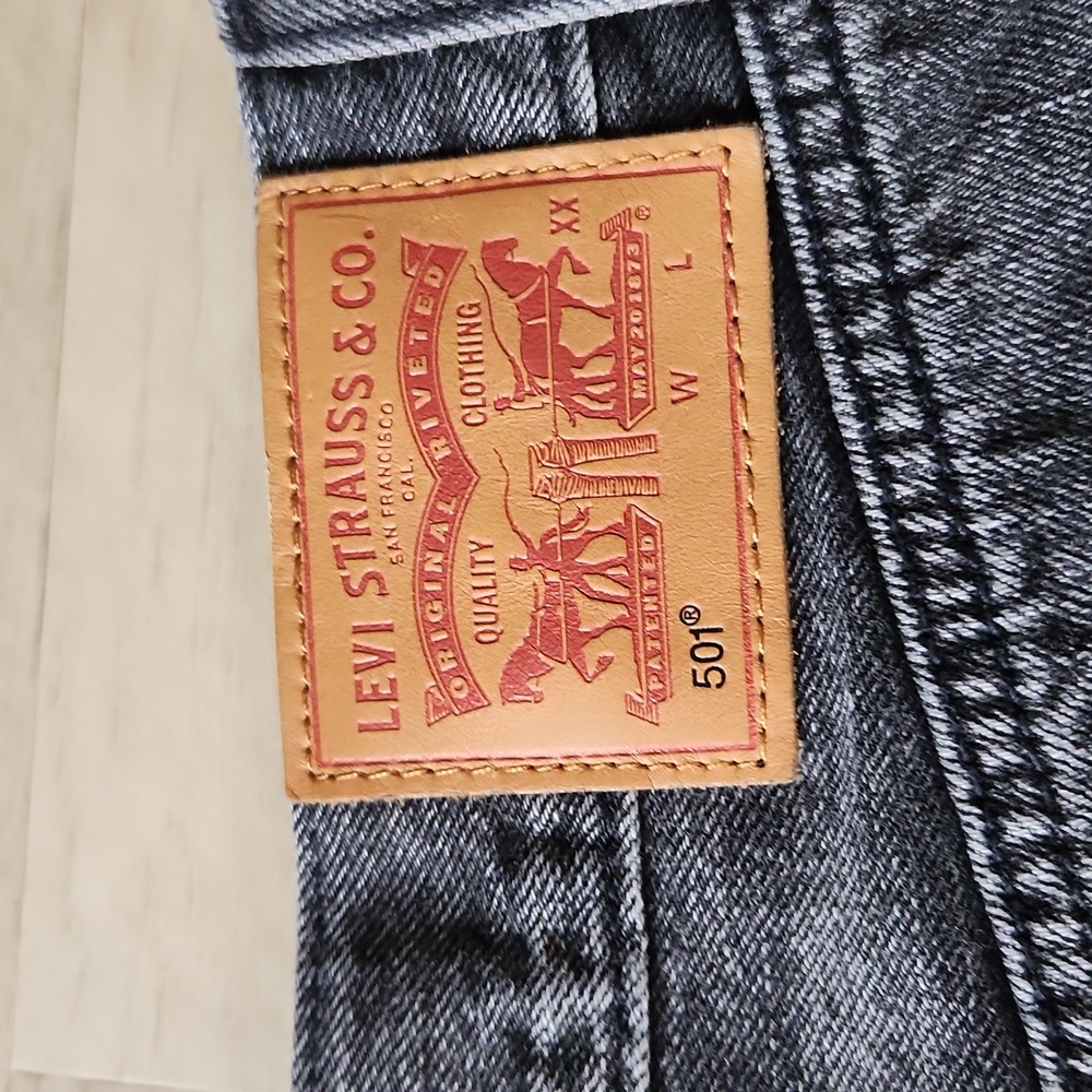 NWT Levi's 501 Shorts size 28 - Picture 3 of 6